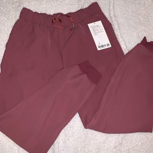 LULULEMON ON THE FLY JOGGER